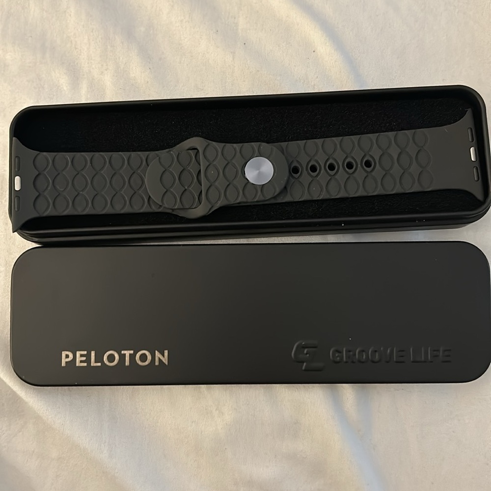 Peloton Apple Watch Band 44mm Short - Picture 2 of 2